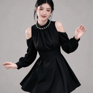 秋季辣妹露肩V领连衣裙女时尚甜美收腰一字肩韩版蓬蓬裙子小黑裙
