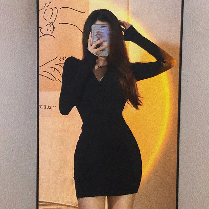 春秋季纯欲甜辣风黑色外穿短裙高级感包臀裙子后妈女款针织