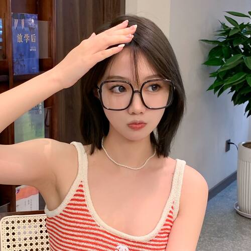 黑色方形框防蓝光显瘦眼镜架黑色