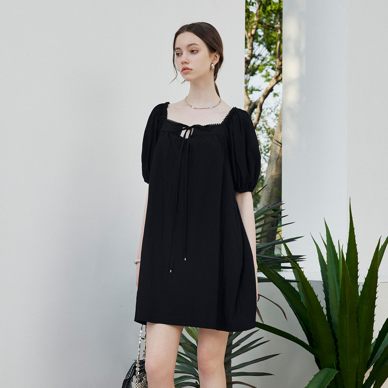 CLMX轻盈垂顺微绉感肌理Viscose 百搭通勤风减龄方领泡泡袖连衣裙