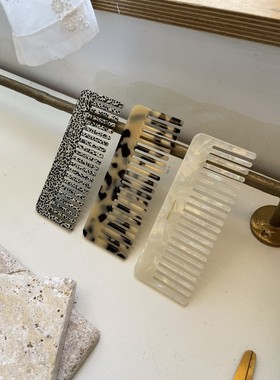 现weloveeva/acc韩饰|韩国买手店mirabelle同款进口赛璐珞梳子