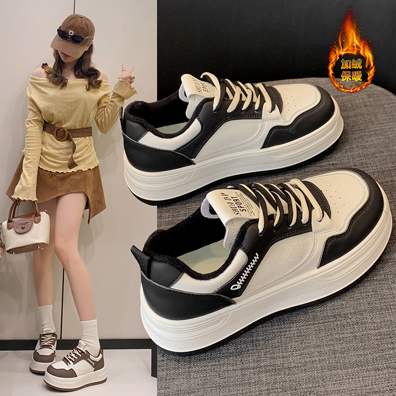 加绒板鞋女2025新款秋冬厚底学生运动鞋34码黑白熊猫二棉鞋子真皮