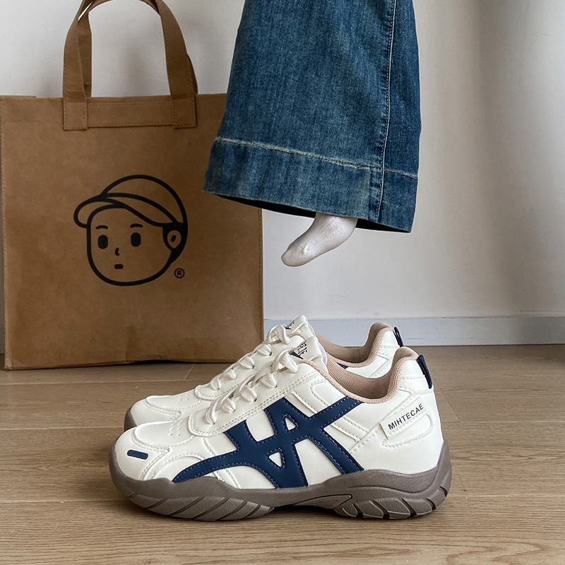 网红爆款真皮运动小白鞋女2025超火34码学生德训鞋ins潮老爹鞋秋