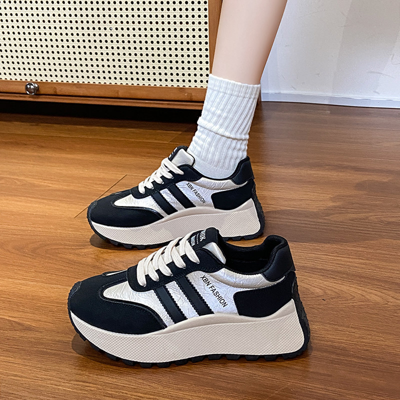 厚底阿甘鞋女2026新款真皮黑白运动鞋春秋防水防滑老爹鞋子显脚小