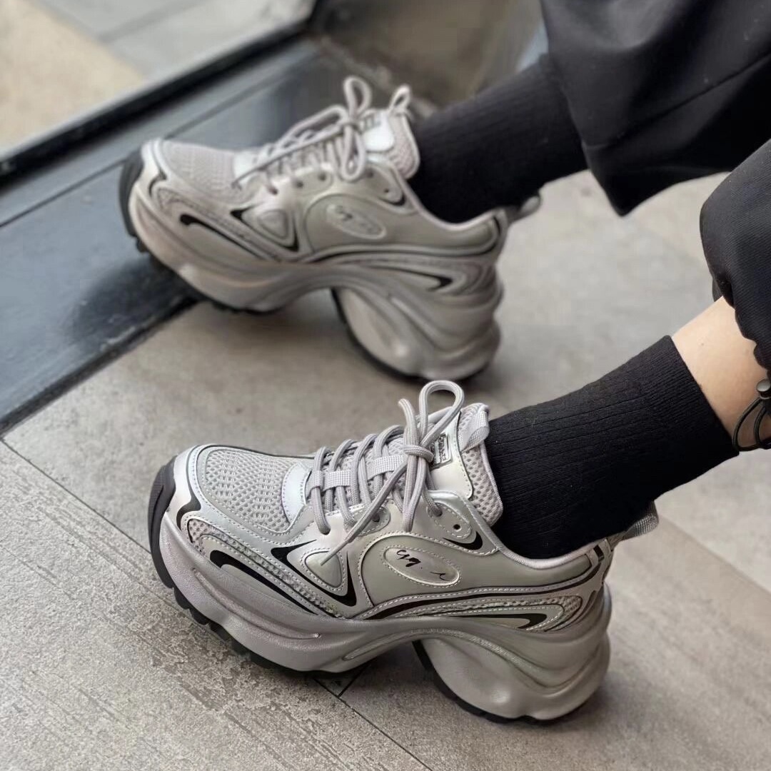 林小小家白鹿同款银色老爹鞋女