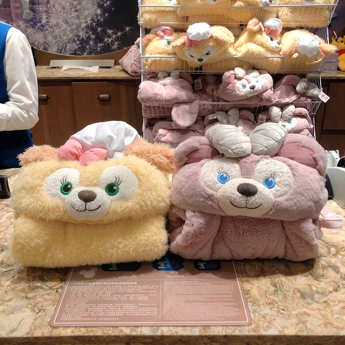 上海迪士尼乐园国内代购七宝兔子粉色狐狸饼饼披肩新款毛毯子披风