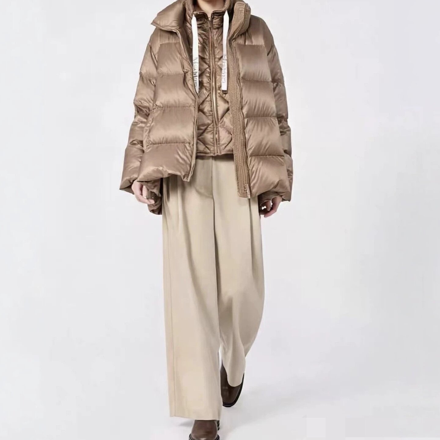 高端新品M家同款女装驼色高领宽松廓形侧开短款显瘦羽绒服外套