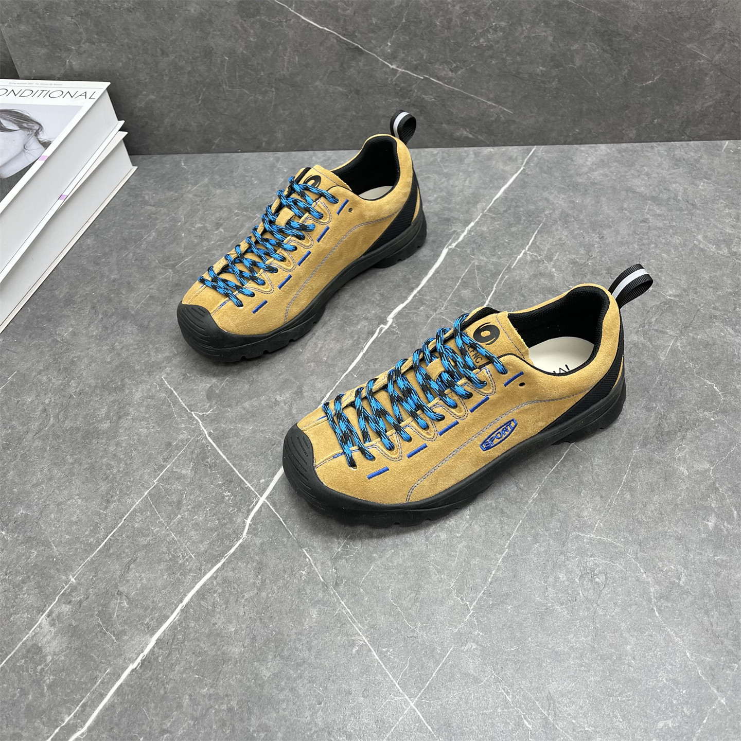 真皮复古户外登山运动鞋女2026春季新款软底不累脚徒步防滑休闲鞋