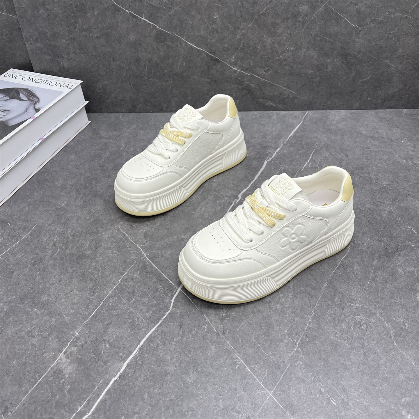 真皮小白鞋女2026春季新款轻便厚底增高系带时尚百搭舒适休闲板鞋,女鞋,时尚休闲鞋,淘宝优惠券,粉丝福利购,淘宝优惠卷