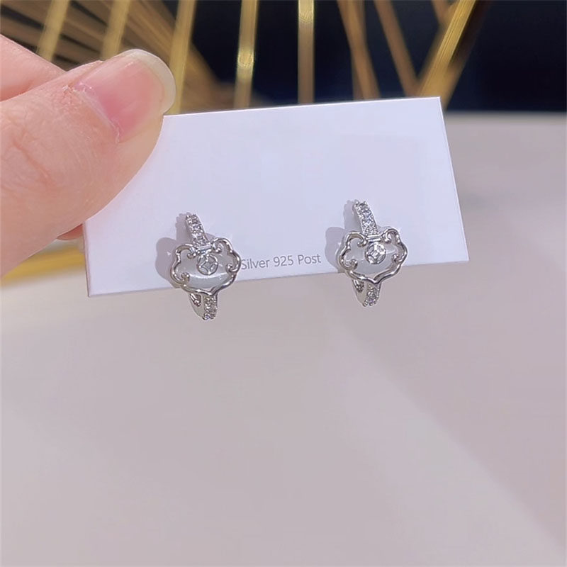 小巧精致猫眼石如意平安锁耳扣