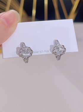 小巧精致猫眼石如意平安锁耳扣