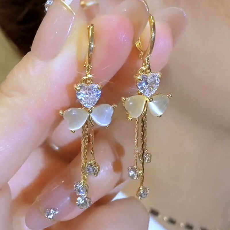 轻奢三叶草流苏耳环2026年新款小众设计感高级流苏耳扣女气质耳饰