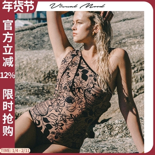 visual mood泳衣女2025新款双面印花遮肚显瘦斜肩系带度假游泳装