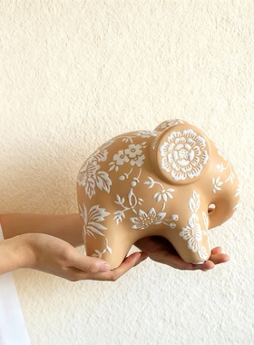 民族风陶瓷大象浮雕保平安摆件