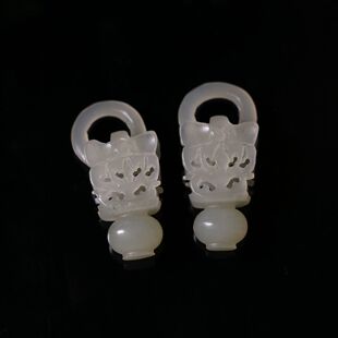 一对创汇期缕空雕和田白玉花篮耳坠
