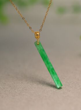 #J162 18K金镶嵌冰种辣绿缅甸天然A货翡翠翎管锁骨吊坠