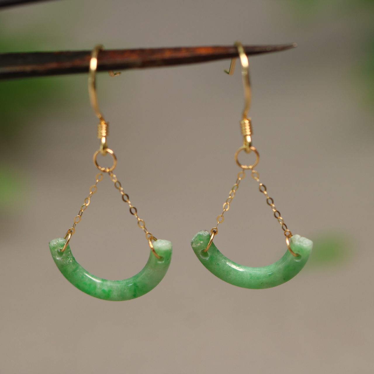 绿色天然A货翡翠半圆环耳坠