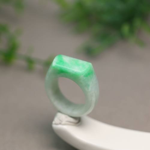 飘阳辣绿天然A货翡翠马鞍戒指