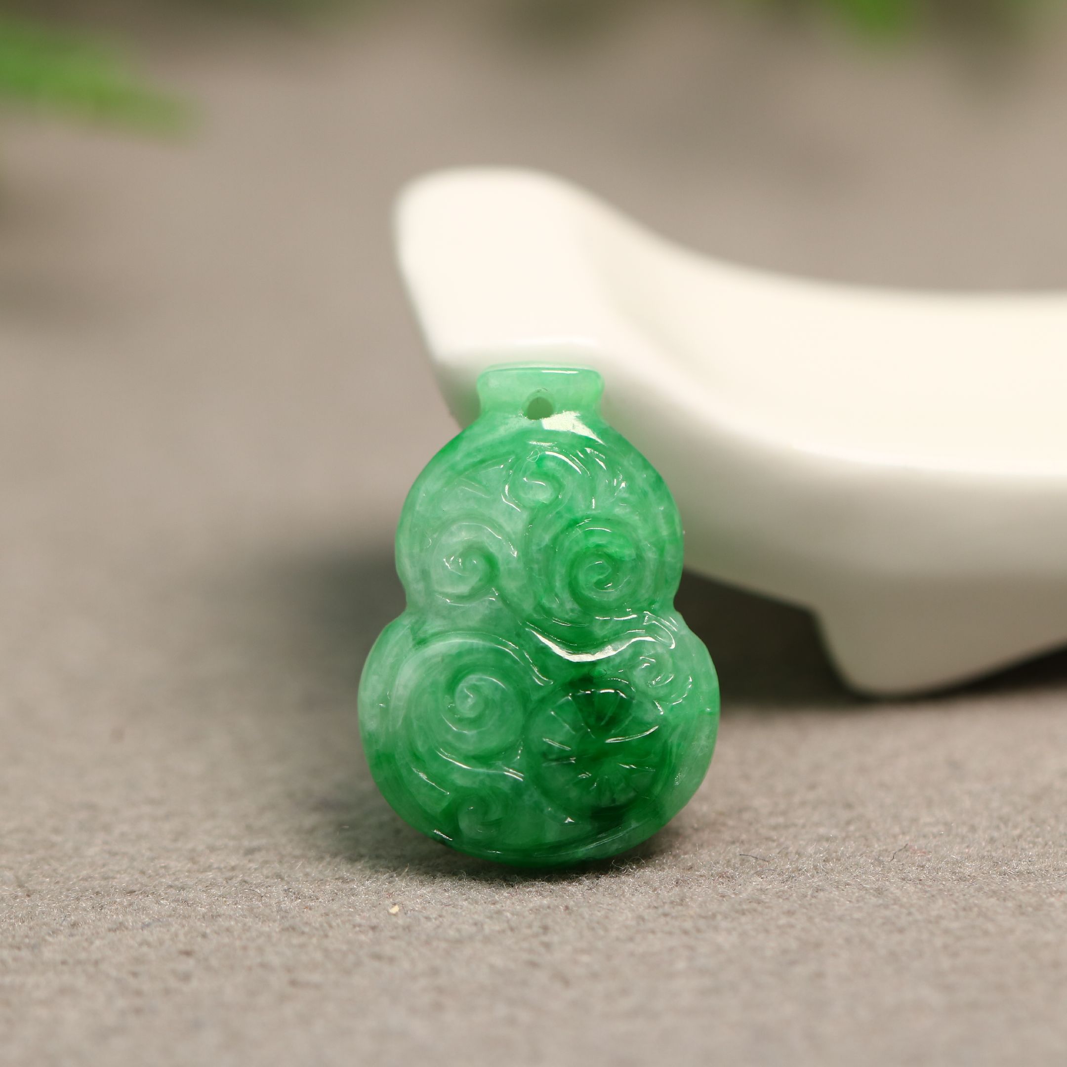 天然A货翡翠雕花葫芦吊