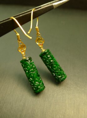 #L857 18K金满色辣绿缅甸天然A货翡翠雕花桶珠耳坠耳饰