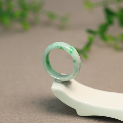 白底飘阳绿缅甸天然A货翡翠戒指