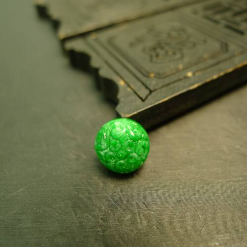 天然A货翡翠半球圆形雕花戒面