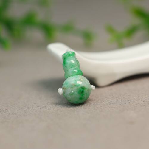 天然A货翡翠珠子三通佛头