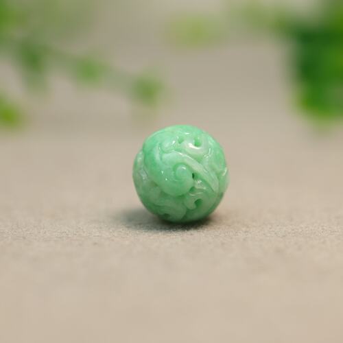 天然A货翡翠镂空雕花珠子