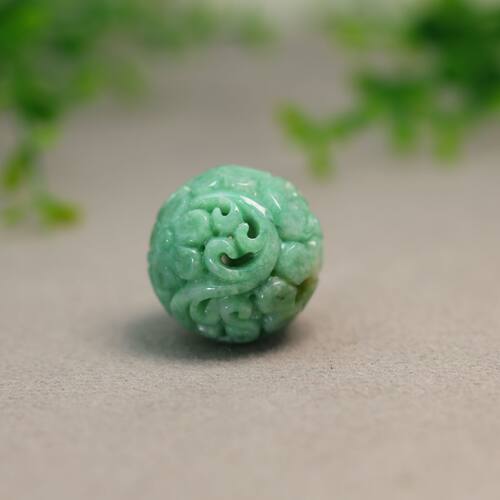 天然A货翡翠镂空雕花珠子