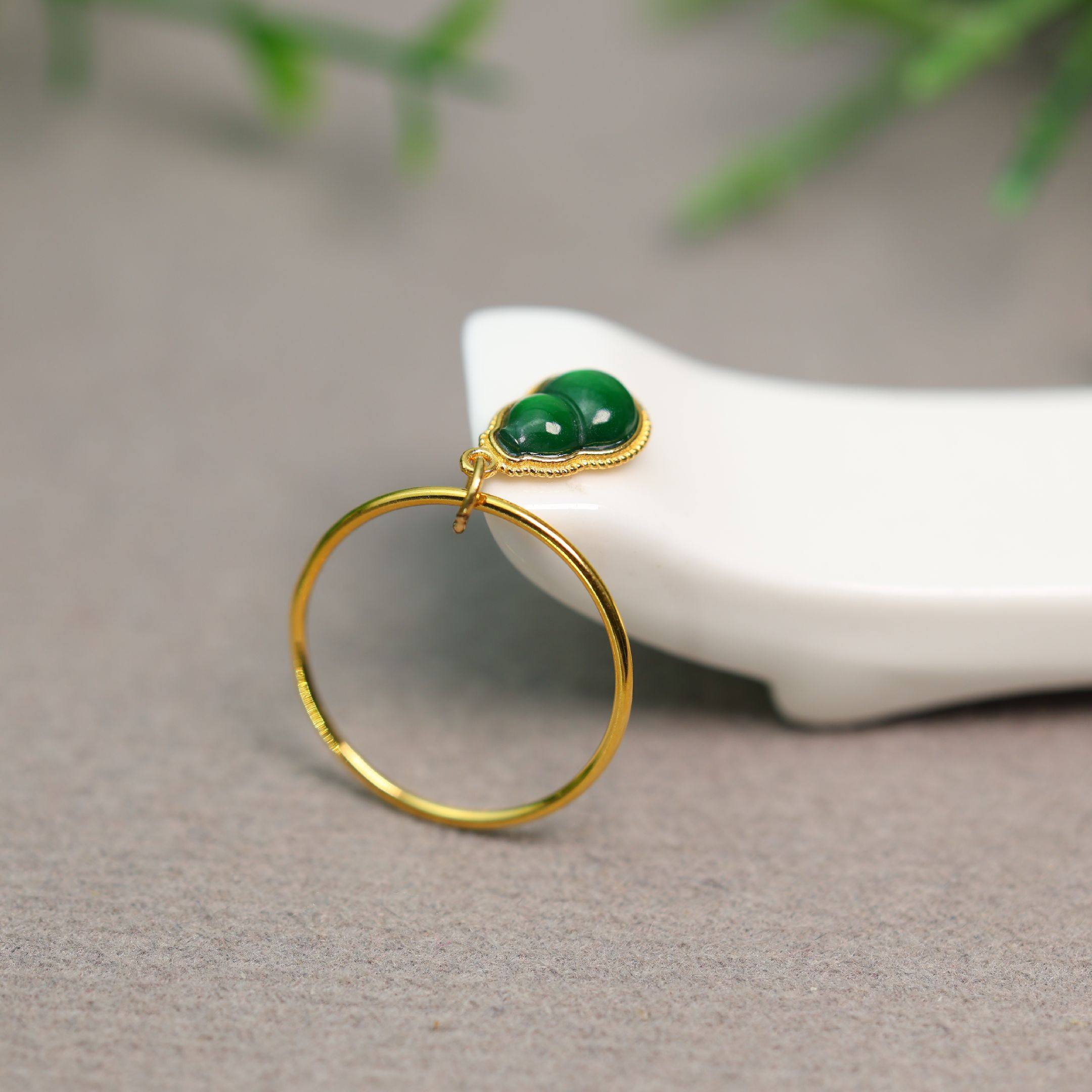 #G124 18K金镶嵌冰种辣绿天然A货翡翠葫芦戒指甩戒女戒,珠宝/钻石/翡翠,戒指/指环,淘宝优惠券,粉丝福利购,淘宝优惠卷
