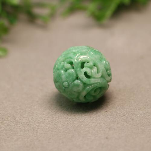 翡翠镂空龙纹雕花大圆珠子