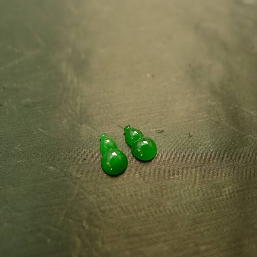 辣绿缅甸天然A货翡翠葫芦戒面
