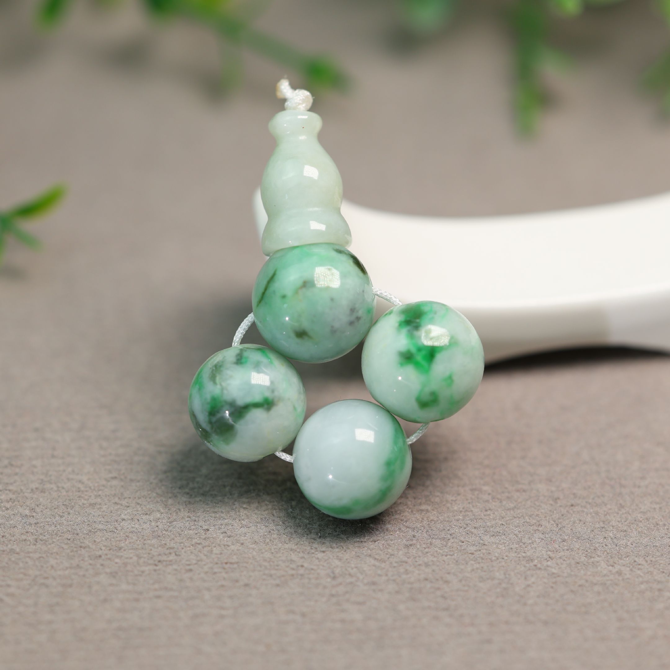 天然A货翡翠珠子三通佛头