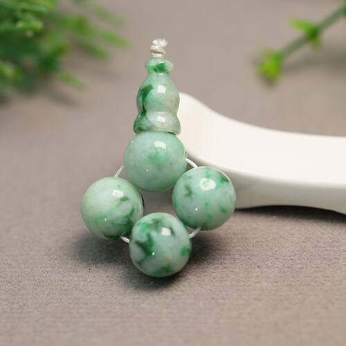 白底飘绿花天然A货翡翠三通佛头