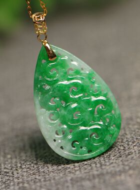 #4056 18K金镶嵌阳绿天然A货翡翠缕空如意纹水滴形锁骨吊坠