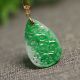 18K金镶嵌阳绿天然A货翡翠缕空如意纹水滴形锁骨吊坠 4056