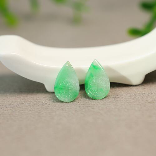 天然A货翡翠团寿纹水滴小吊坠