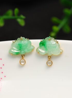 #J272 一对18K金镶嵌冰种飘阳绿天然A货翡翠莲花耳钉