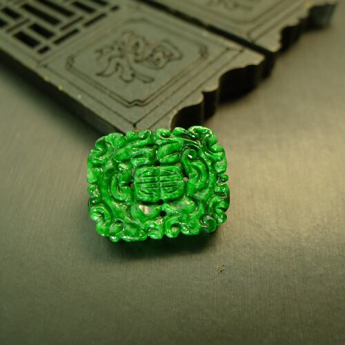天然A货翡翠双龙捧寿方形背云