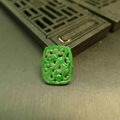 天然A货翡翠镂空雕花方形戒面