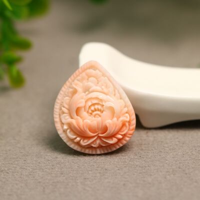 天然有机红宝牡丹花雕花吊坠