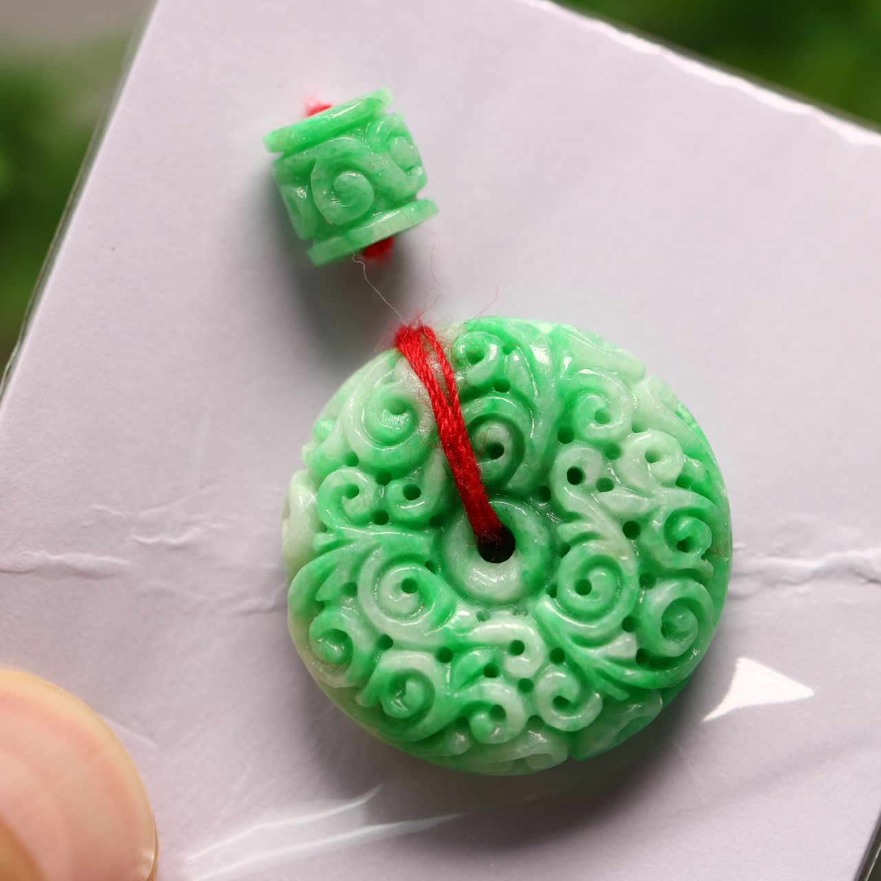 #A124白底青飘阳绿天然翡翠镂空龙纹雕花平安扣吊坠挂坠