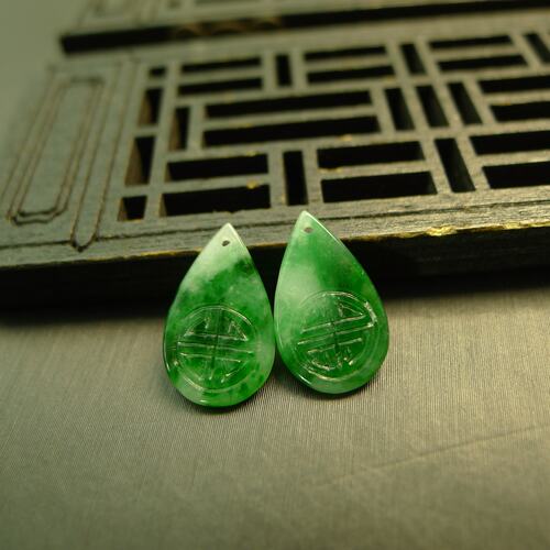 缅甸天然A货翡翠团寿水滴坠