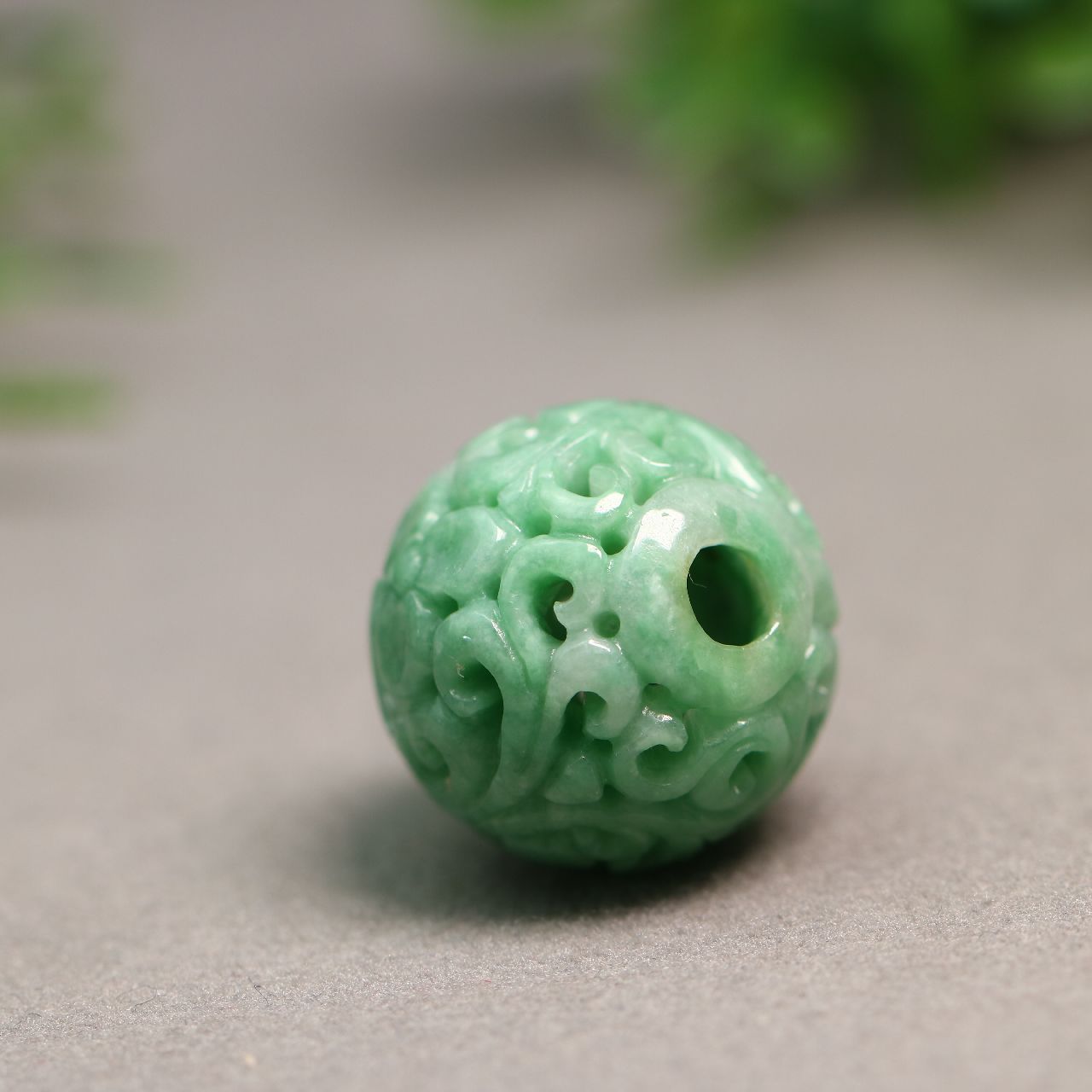 #7954满绿天然A货翡翠古风镂空梅花雕花龙纹大珠子佛珠 &nbsp;