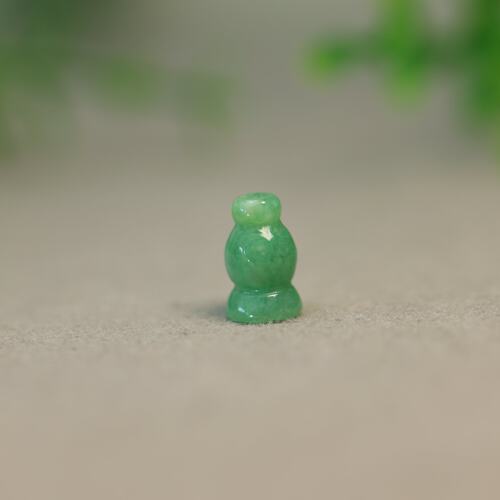 满绿缅甸天然A货翡翠三通佛塔