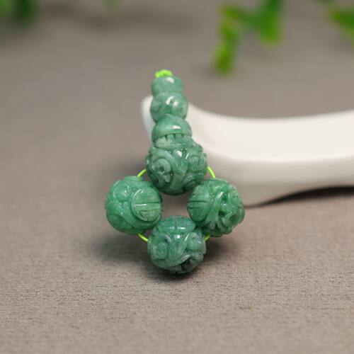 天然翡翠团寿龙纹珠子三通佛头