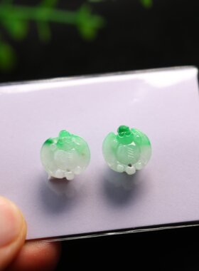 #M317一对白底飘阳绿缅甸天然A货翡翠蝙蝠耳坠花片裸石