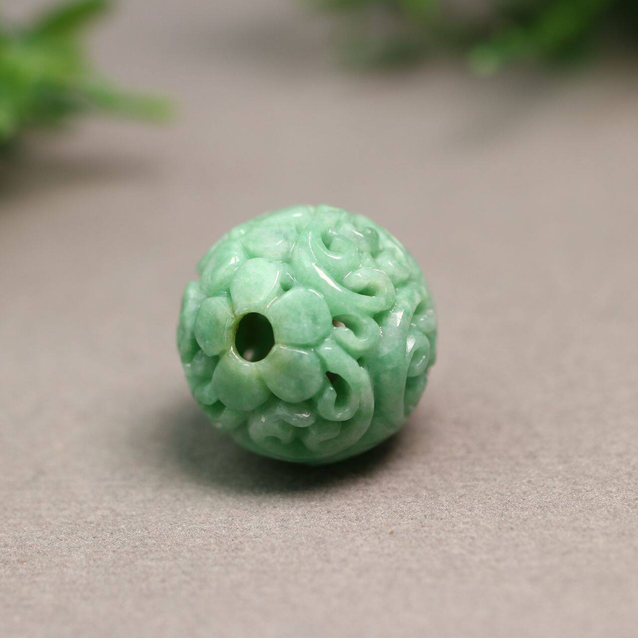 #7892满绿天然A货翡翠镂空龙纹雕花大珠子佛珠