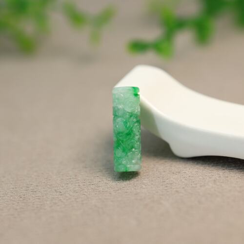 天然A货翡翠圆柱形雕花桶珠