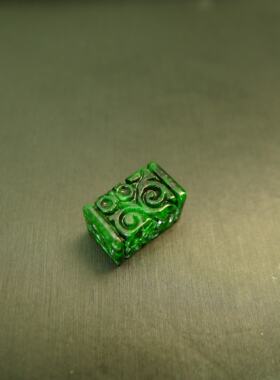 天然A货翡翠长方体雕花桶珠